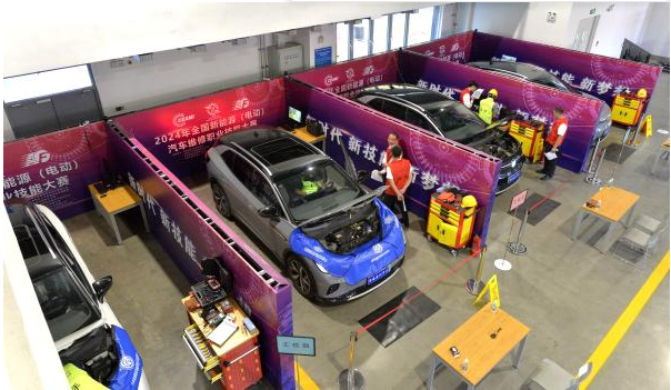 2024年全國新能源（電動）汽車維修職業(yè)技能大賽在天津港保稅區(qū)成功舉辦